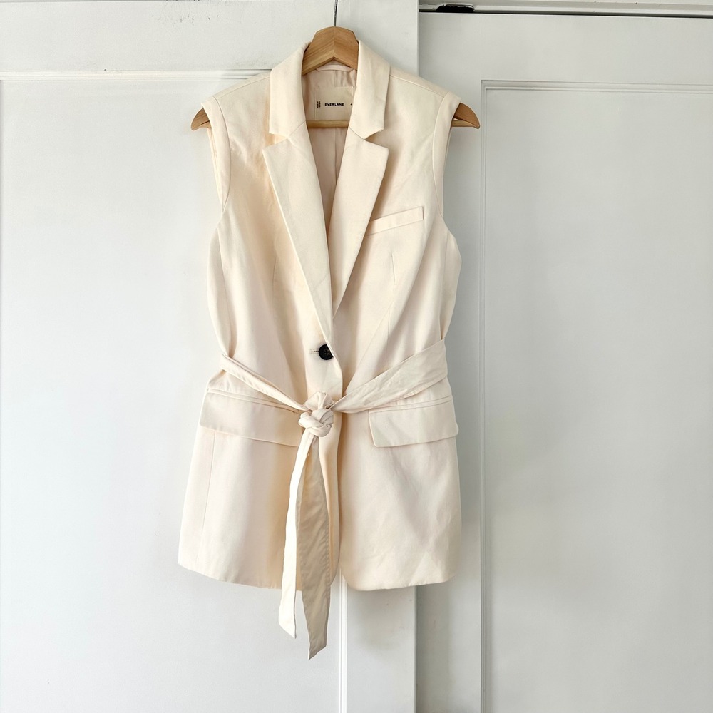 Everlane The Sleeveless Blazer in Buttersmooth Vest Cream Size 4 small